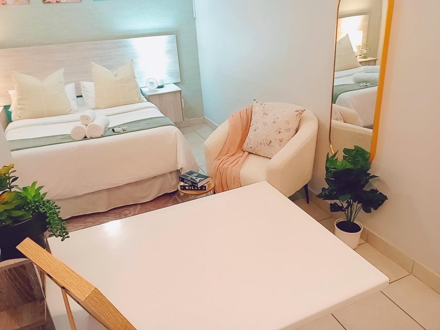 Sea Breeze Manor - Aqua Unit * East London